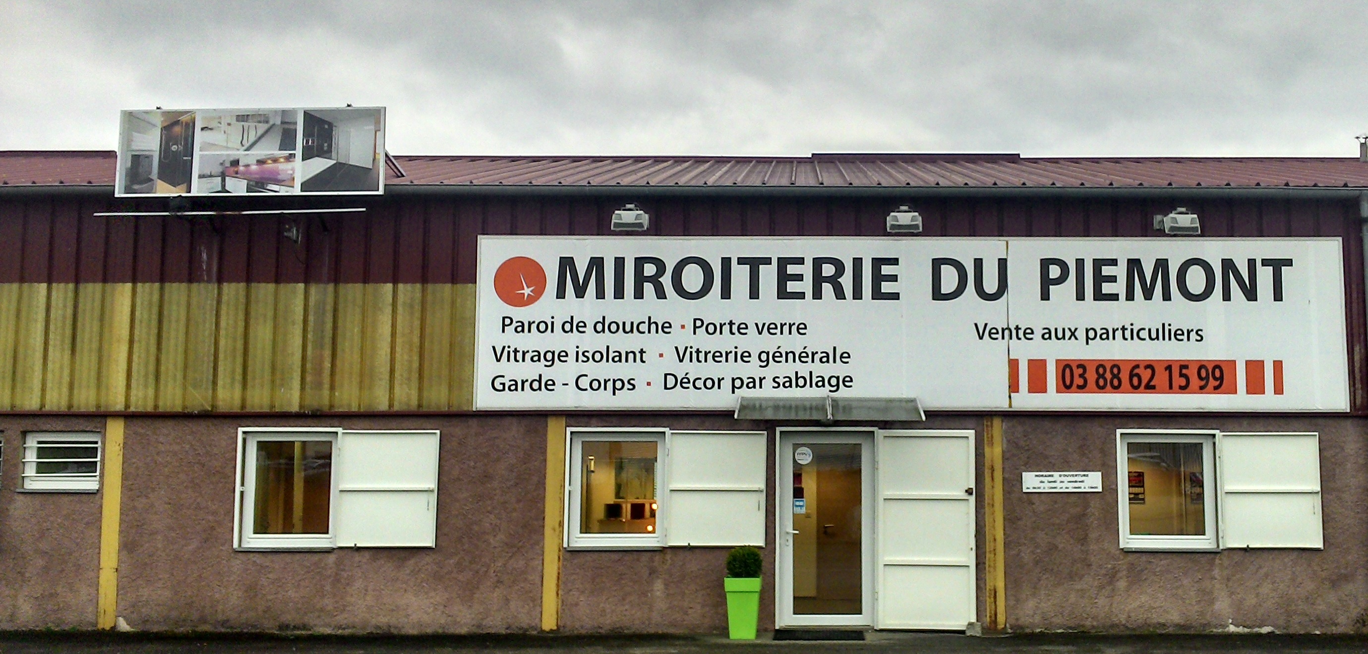 devanture de miroiterie du piemont